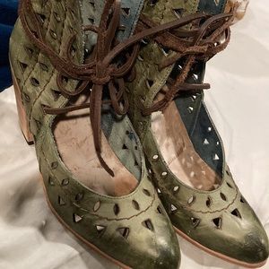 Freebird Flute green size 8